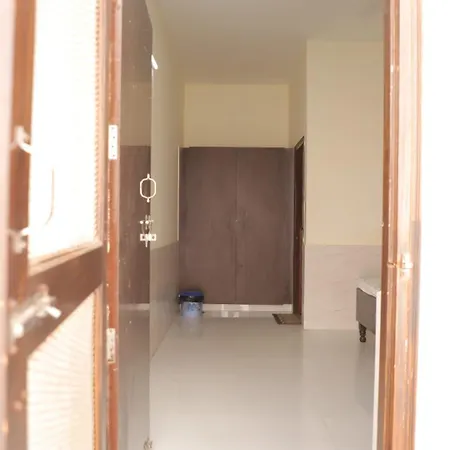 Radha Madhav Ashram Vrindavan Exterior photo