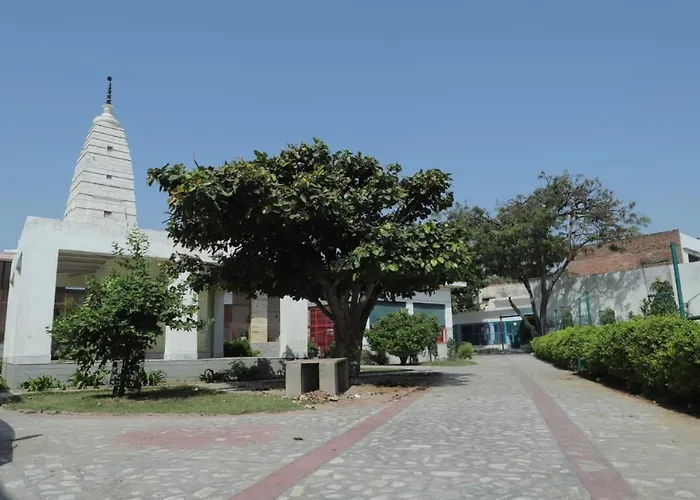 Radha Madhav Ashram Vrindavan