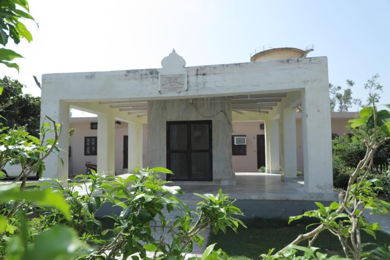 Radha Madhav Ashram Vrindavan
