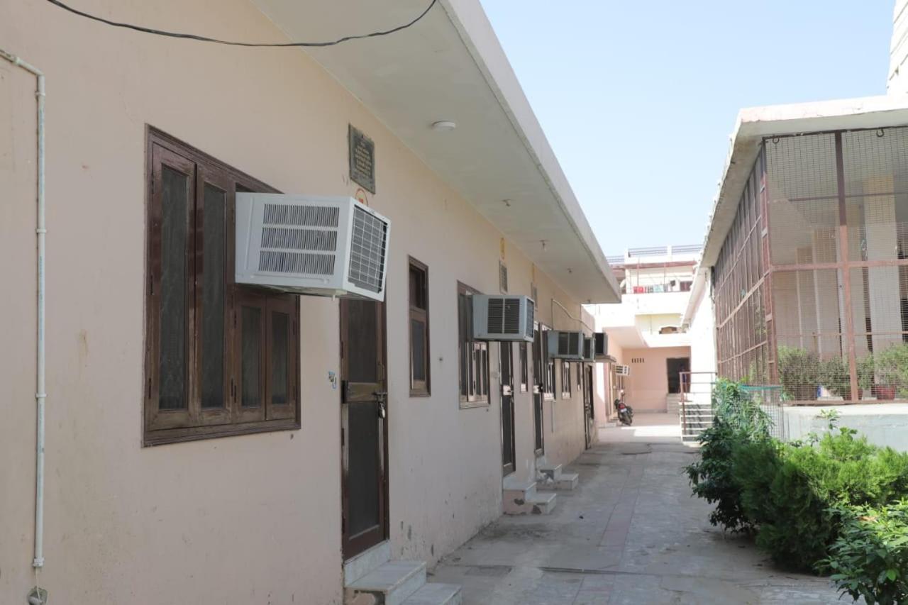 Radha Madhav Ashram * Vrindavan